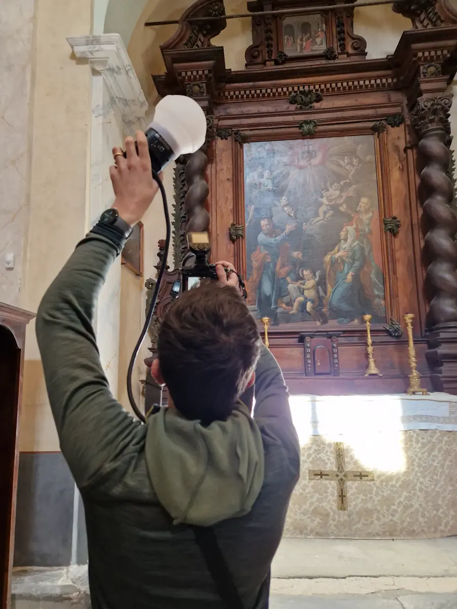 Prise de vue photogrammétrique devant un tableau