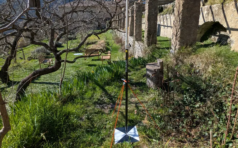 Cible de géoréférencement dans les jardins du Monastère de Saorge