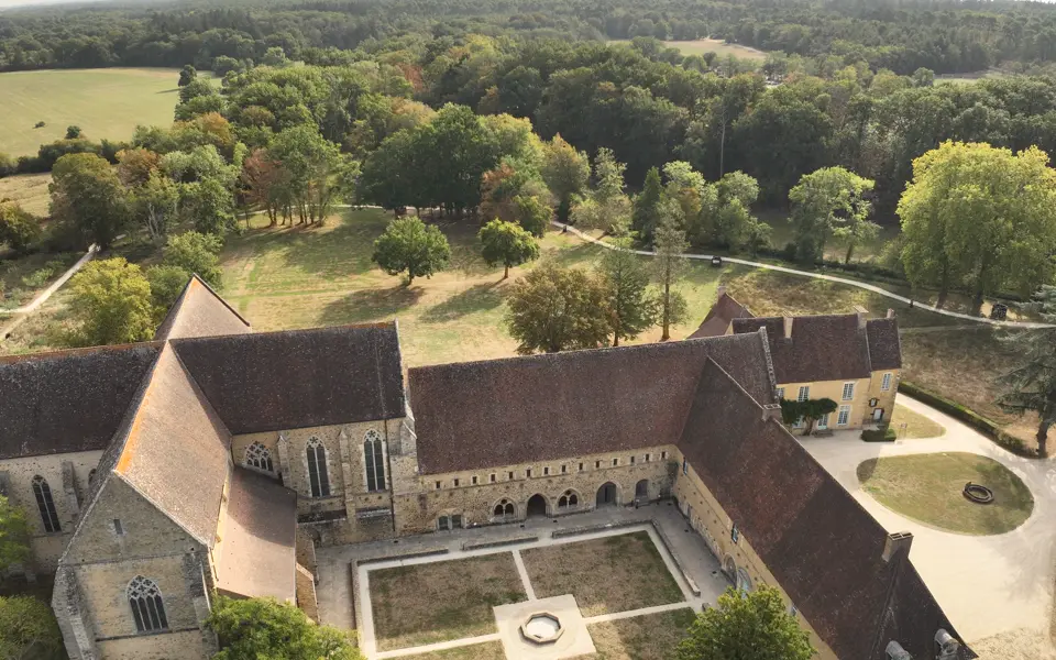 Vue aérienne de l'abbaye de l'Épau