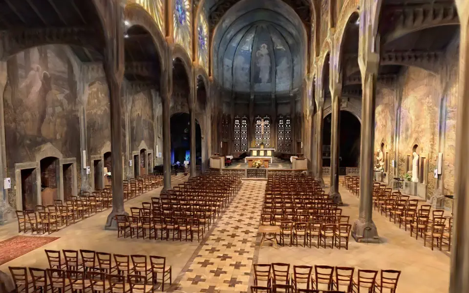 Intérieur d'église restitué en Gaussian Splatting